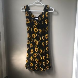 Button-up sunflower dress 🌻